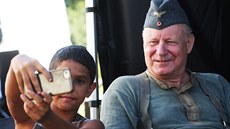 Petr Kotlár si při natáčení pořizuje společné foto s hercem Stellanem... Petr Kotlár si při natáčení pořizuje společné foto s hercem Stellanem...