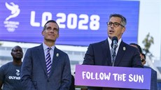 Losangeleský starosta Eric Garcetti (vlevo) a šéf olympijské kandidatury Casey... Losangeleský starosta Eric Garcetti (vlevo) a šéf olympijské kandidatury Casey...