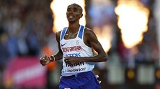 Jsem zlatý. Mo Farah dobyl titul mistra svta v závod na 10 kilometr.