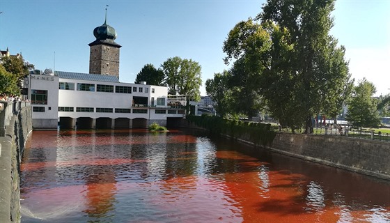 Rudá voda ve Vltav (14.8.2017)