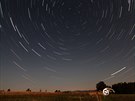Noční nebe nad Javořími horami. Složeno ze 479 snímků pořízených 7.7.2017, od od 22:55 do 23:43 SELČ. Noční nebe nad Javořími horami. Složeno ze 479 snímků pořízených 7.7.2017, od od 22:55 do 23:43 SELČ.