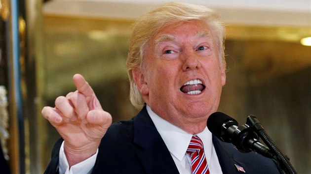 Donald Trump na tiskové konferenci v Trump Tower v centru Manhattanu (15. srpna... Donald Trump na tiskové konferenci v Trump Tower v centru Manhattanu (15. srpna...