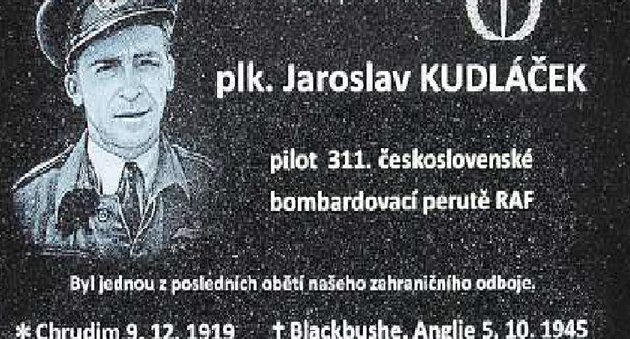Pamětní deska připomínající chrudimského rodáka. Pamětní deska připomínající chrudimského rodáka.