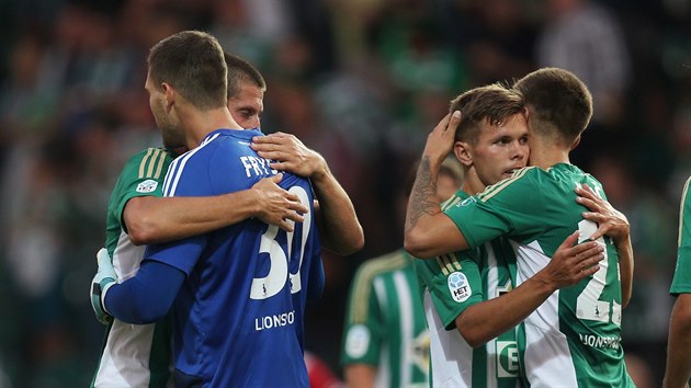 Fotbalisté Bohemians slaví remízu se Slavií. Fotbalisté Bohemians slaví remízu se Slavií.