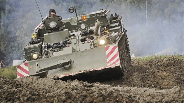 Tratí projížděly i tanky 734, obrněné vozy a další těžká vojenská technika.... Tratí projížděly i tanky 734, obrněné vozy a další těžká vojenská technika....