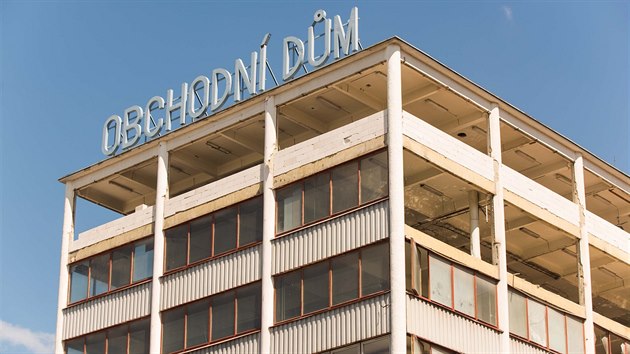 Rekonstrukce obchodního domu Prior ve Zlíně odstartovala. Rekonstrukce obchodního domu Prior ve Zlíně odstartovala.