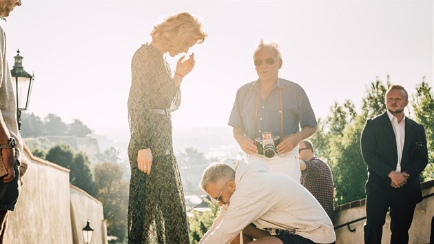 Eva Herzigová a Jan Saudek při focení společné kampaně pro Mastercard Eva Herzigová a Jan Saudek při focení společné kampaně pro Mastercard