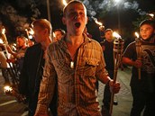 Příznivci krajní pravice v Charlottesville ve Virginii (11. srpna 2017) Příznivci krajní pravice v Charlottesville ve Virginii (11. srpna 2017)