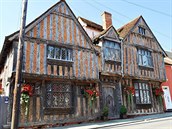 De Vere House - rodný dům Harryho Pottera v anglickém Lavenhamu je na prodej. De Vere House - rodný dům Harryho Pottera v anglickém Lavenhamu je na prodej.