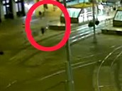 Muž zapálil na kole sedlo. Kamarádi nevěřili, že může hořet Muž zapálil na kole sedlo. Kamarádi nevěřili, že může hořet