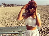 Crop topy jsou hitem léta. Crop topy jsou hitem léta.
