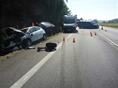 Šestašedesátiletá řidička Škody Fabie vjela do protisměru a střetla se s... Šestašedesátiletá řidička Škody Fabie vjela do protisměru a střetla se s...