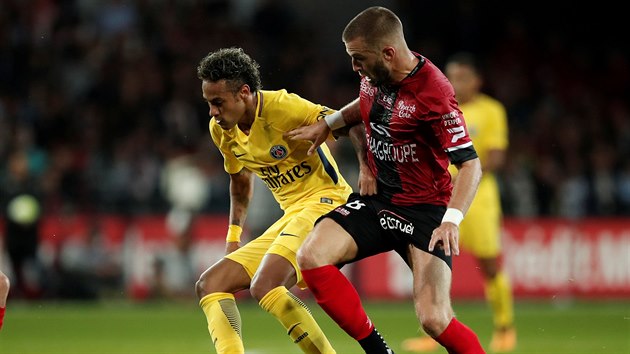 Brazilsk tonk Neymar nastoupil ke svmu prvnmu zpasu za Paris Saint Germain proti Guingampu.
