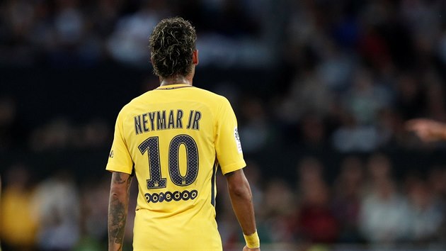 Brazilsk tonk Neymar nastoupil ke svmu prvnmu zpasu za Paris Saint Germain proti Guingampu.