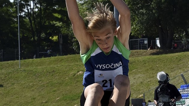 Třebíčský atlet Adam Havlíček slavil na letošní olympiádě dětí a mládeže v Brně dvě prvenství – v hodu míčkem a skoku do dálky.