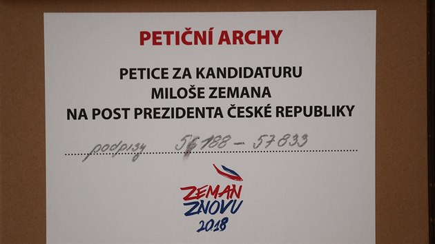 Petin archy s podpisy oban podporujcch Miloe Zemana jako kandidta prezidentskch voleb v roce 2018. (16. srpna 2017)