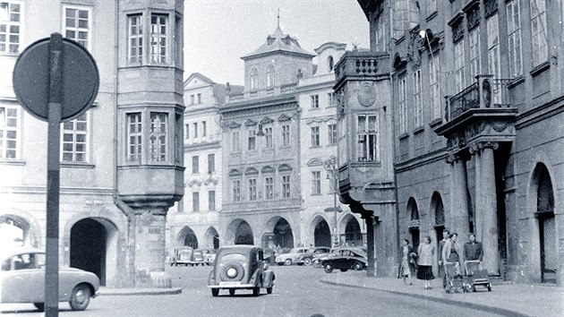 A do roku 1902 telefonn centrla sdlila na Malm rynku v Richtrov dom (na snmku), pot se pesthovala do Jindisk ulice.