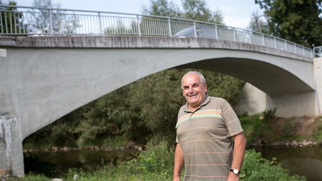 Jaroslav Hlach z Plava vzpomn na povodn ped patncti lety u novho mostu pes eku Mali.
