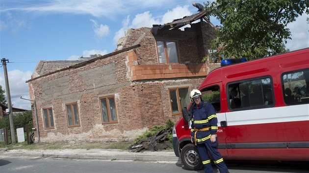 Spou, kter zstala po ptiminutov vichici v Bohuslavicch na Nchodsku (12. srpna 2017).