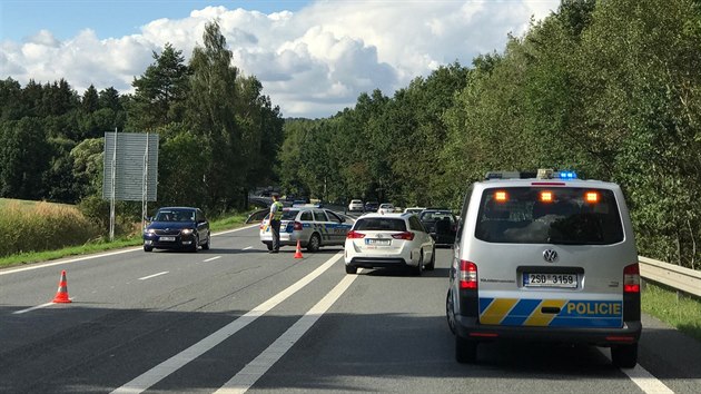 Tragick nehoda na silnici I/3 na Beneovsku, pi n zemel nepipoutan spolujezdec (13. srpna 2017).