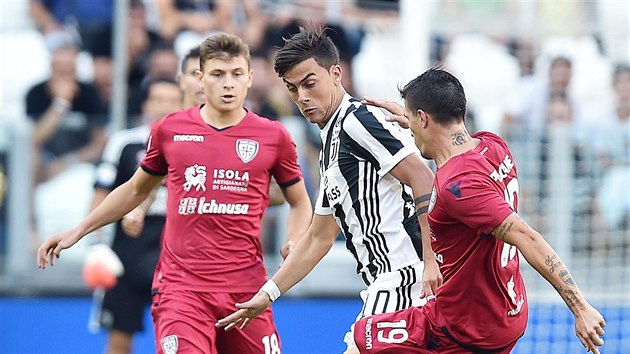 Momentka ze zpasu Juventusu s Cagliari.
