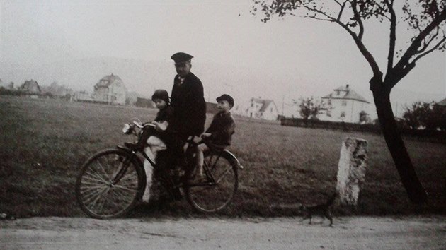 Jednaosmdestilet Doris Krausse z Trutnova se narodila v lednu 1936 v Liberci do rodiny vlenho veterna, k jej smle s nmeckm pjmenm.