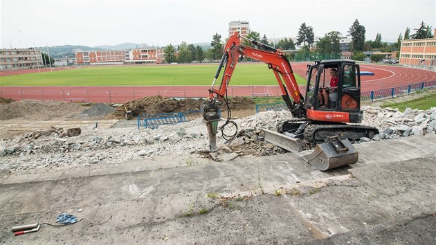 Stavebn prce na Stadionu mldee ve Zln pokrauj.