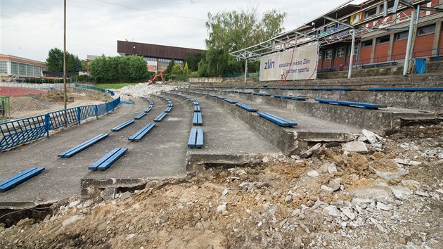 Stavebn prce na Stadionu mldee ve Zln pokrauj.