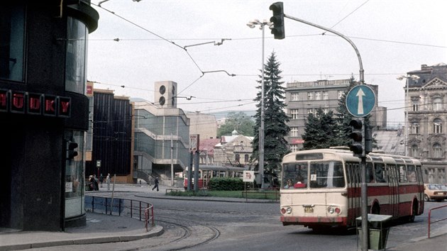 M 11 byl model mstskho autobusu, vyrbn v nrodnm podniku Karosa mezi lety 1964 a 1981.