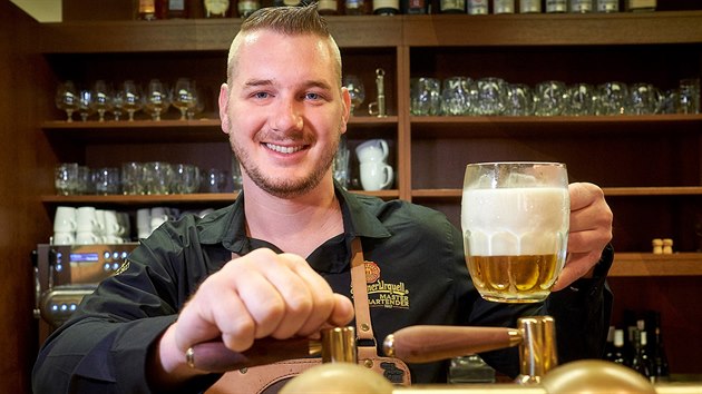 Plzeský výepní Miroslav tych vyhrál sout Pilsner Urquell Master Bartender....