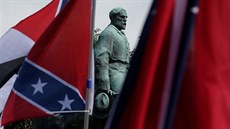 Americká krajní pravice demonstruje v Charlottesville proti odstranění... Americká krajní pravice demonstruje v Charlottesville proti odstranění...
