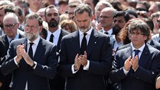 Obti útoku v Barcelon uctil i panlský král Felipe (uprosted) a premiér...