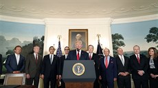 Trump ohlásil podepsání memoranda, v němž nařizuje prošetření údajných čínských... Trump ohlásil podepsání memoranda, v němž nařizuje prošetření údajných čínských...
