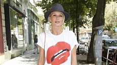 Simona Krainová v triku ze své módní kolekce