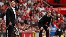 Trenér Manchesteru United Jose Mourinho (vlevo) a jeho protjek z West Hamu...