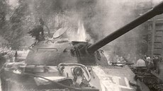 Na jednom z tank se objevil symbol pedchozích okupant eskoslovenska.