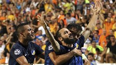 Eustathios Aloneftis z APOEL Nikósie slaví gól proti Slavii v play-off Ligy...