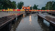 Zatopené letní kino v Pardubicích. Kvůli přívalům vody se zrušil příjezd... Zatopené letní kino v Pardubicích. Kvůli přívalům vody se zrušil příjezd...