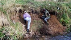 Hledání pozůstatků vesnice Tollingen v nánosech u potoka. Hledání pozůstatků vesnice Tollingen v nánosech u potoka.