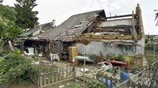 Lidé v Morkovicích-Slížanech na Kroměřížsku odklízejí následky mimořádně silné... Lidé v Morkovicích-Slížanech na Kroměřížsku odklízejí následky mimořádně silné...