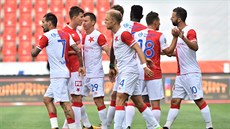 Fotbalisté Slavie se radují z gólu Josefa Hušbauera. Fotbalisté Slavie se radují z gólu Josefa Hušbauera.