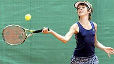 Ačkoliv je stále žačkou, nadějná tenistka Linda Nosková, jíž se věnuje také... Ačkoliv je stále žačkou, nadějná tenistka Linda Nosková, jíž se věnuje také...