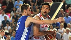 Český reprezentant Martin Peterka (vlevo) brání Zazu Pačuliju z Gruzie. Český reprezentant Martin Peterka (vlevo) brání Zazu Pačuliju z Gruzie.