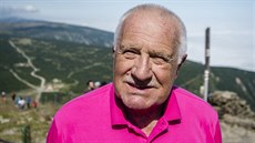 Tradiční Svatovavřinecké pouti na vrchol Sněžky se zúčastnily stovky lidí z... Tradiční Svatovavřinecké pouti na vrchol Sněžky se zúčastnily stovky lidí z...