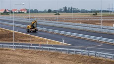 Silničáři ukázali hotový úsek D11 Osičky-Hradec Králové (16. 8. 2017). Silničáři ukázali hotový úsek D11 Osičky-Hradec Králové (16. 8. 2017).