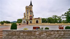 Hrádek s rozhlednou Letná v Teplicích můžete mít za 35 milionů korun. Hrádek s rozhlednou Letná v Teplicích můžete mít za 35 milionů korun.
