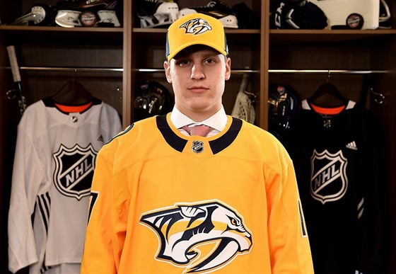 Eeli Tolvaven zatím hraje v KHL, ale do NHL hodlá prorazit v dresu Nashvillu.