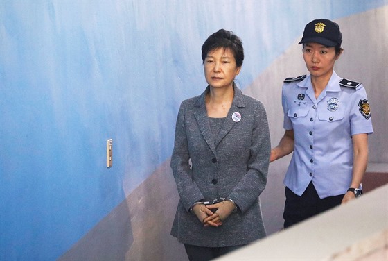 Bývalá jihokorejská prezidentka Pak Kun-hje pichází k soudu (25. srpna 2017)