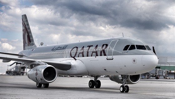 Letadlo spolenosti Qatar Airways 21. srpna poprvé slavnostn pistálo na...