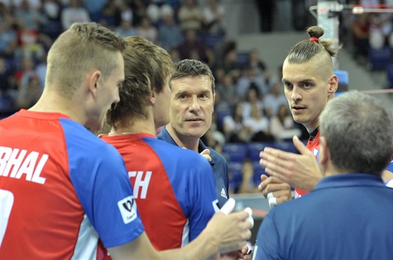 Michal Nekola vede eské volejbalisty na mistrovství Evropy v Polsku.